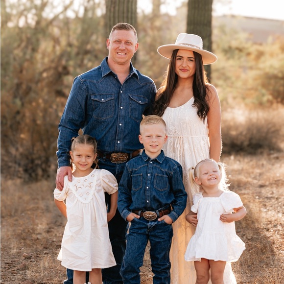 Like this post to be notified when I go live 🫶🏼 - Picture 5 of 5